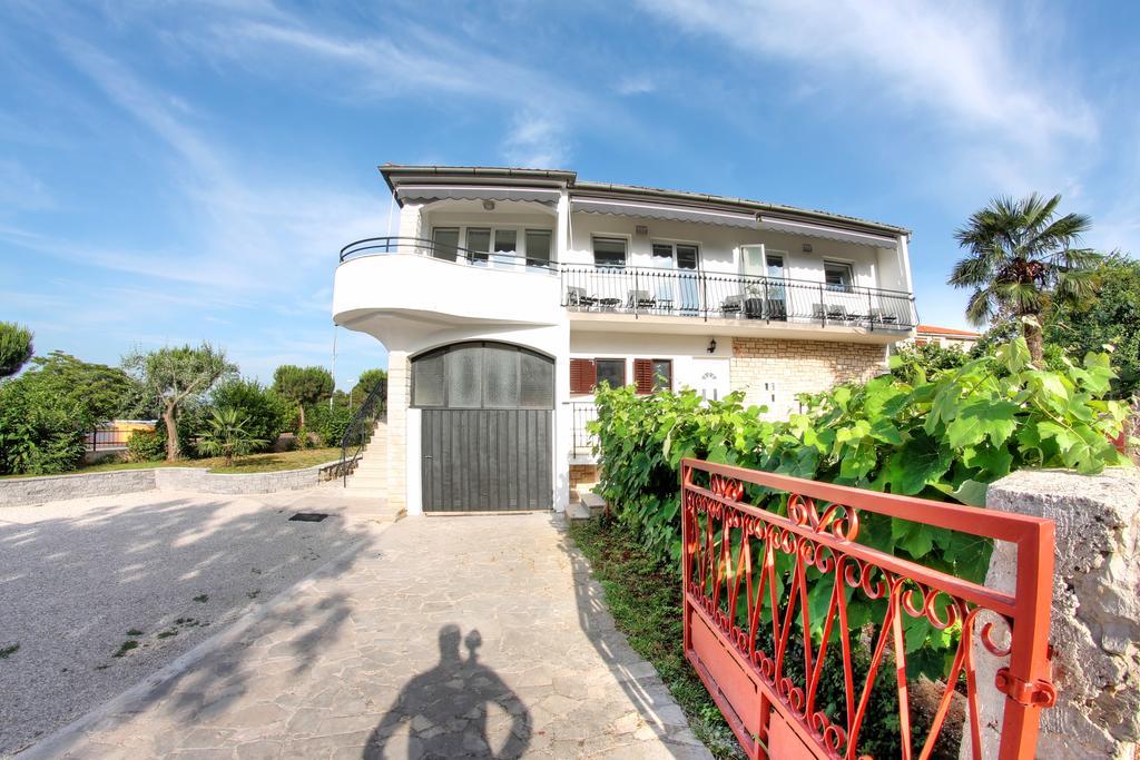 Apartments Nebuloza 로비니 외부 사진
