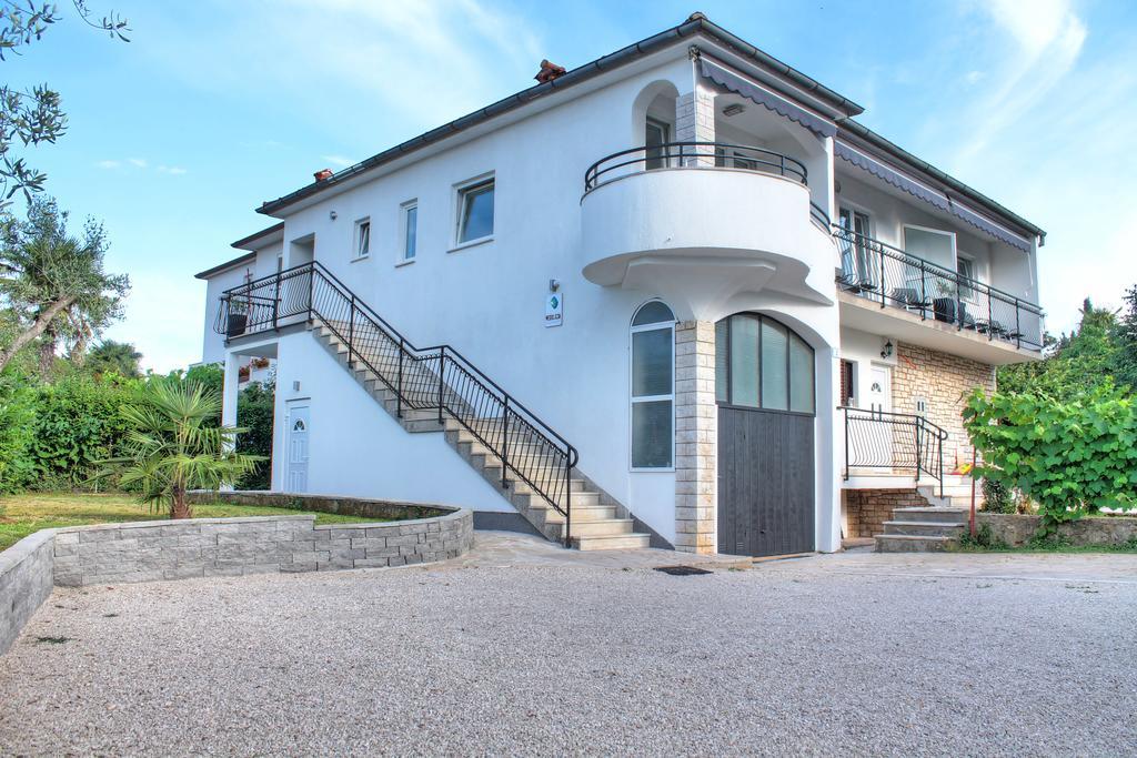 Apartments Nebuloza 로비니 외부 사진