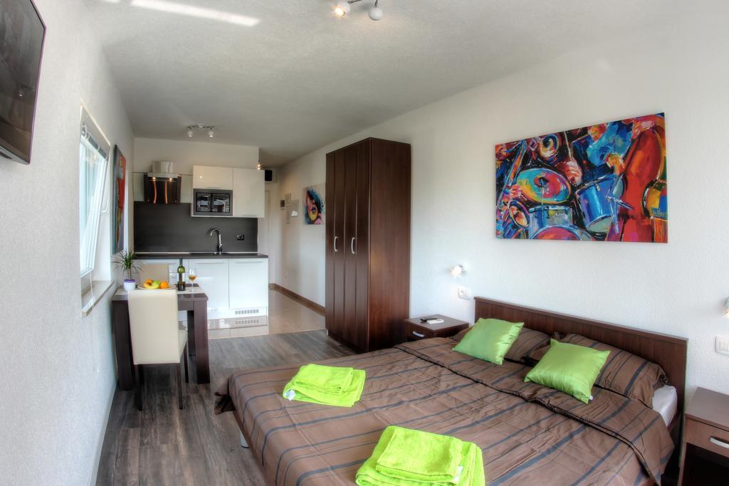 Apartments Nebuloza 로비니 외부 사진