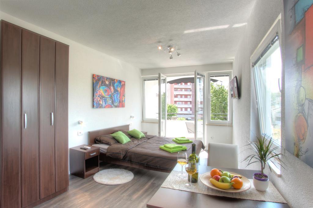 Apartments Nebuloza 로비니 외부 사진