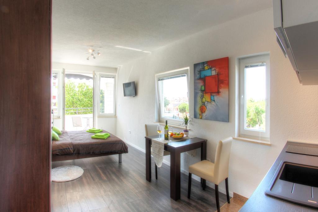 Apartments Nebuloza 로비니 외부 사진
