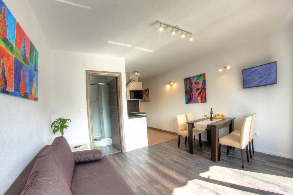 Apartments Nebuloza 로비니 외부 사진