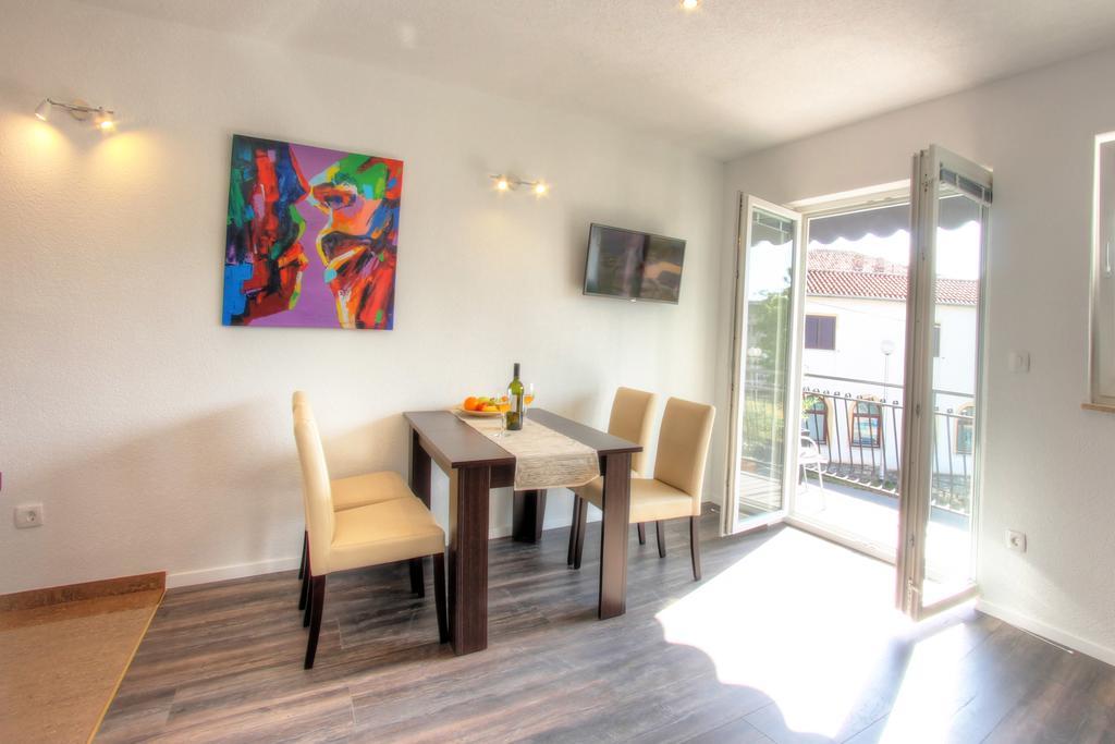 Apartments Nebuloza 로비니 외부 사진